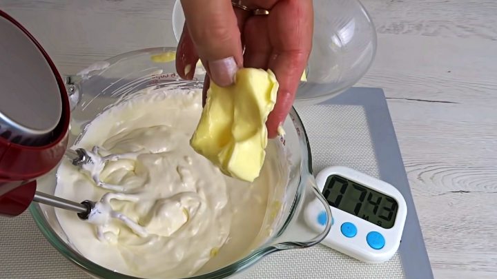 Švýcarský máslový krém „Swiss Meringue“ – postup přípravy