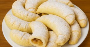 Křehké jablkové rohlíčky