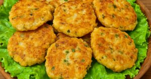 Křupavé kuřecí placičky s bramborem a sýrem