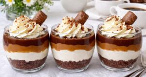 Nepečené čokoládové poháry „Twix“