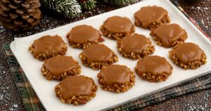 Karamelové placičky s pekanovými ořechy