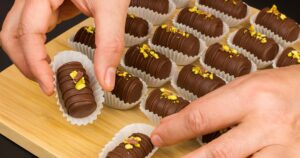 Nepečené ořechové válečky s čokoládou