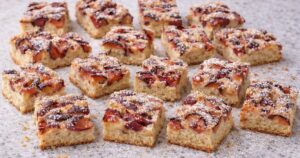 Vláčný švestkový koláč se skořicí