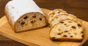 Poctivá vánoční štola z kynutého těsta