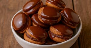 Vánoční višně v čokoládě s marmeládou