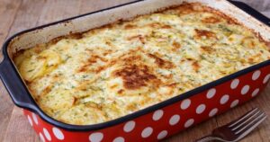 Zapečené brambory se zakysanou smetanou