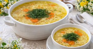 Silný vývar s masem a zeleninou