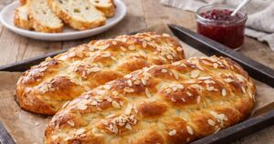 Domácí kynutá vánočka s rozinkami