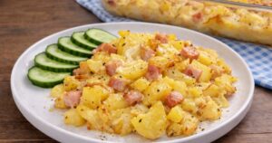 Francouzské brambory s uzeným masem a vejci