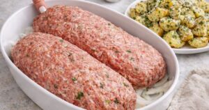 Holandská sekaná s bylinkovo-parmazánovými brambory