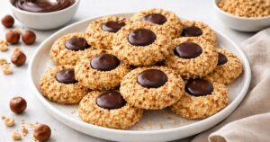 Křehké sušenky s oříšky a čokoládou