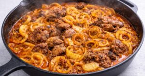 Kuřecí játra na paprice s jablky a cibulí