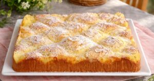 Mandlový koláč s vanilkovým krémem