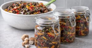 Paprikový salát s lilkem a česnekem