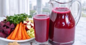 Šťáva z červené řepy mrkve a zázvoru