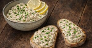 Sýrová pomazánka s tresčími játry a vejci