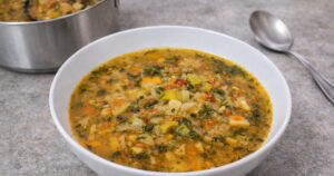 Cikánská polévka s masem a zeleninou