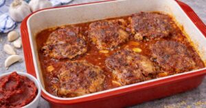 Pečená vepřová krkovice v rajčatové omáčce