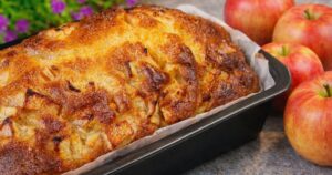 Vláčný jablečný chlebíček s vanilkou a skořicí