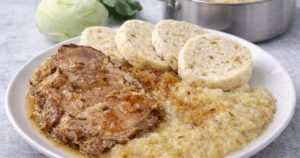 Lehké kedlubnové zelí k pečenému masu