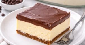 Smetanový dezert s čokoládovou polevou