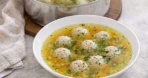 Zeleninová polévka s masovými knedlíčky